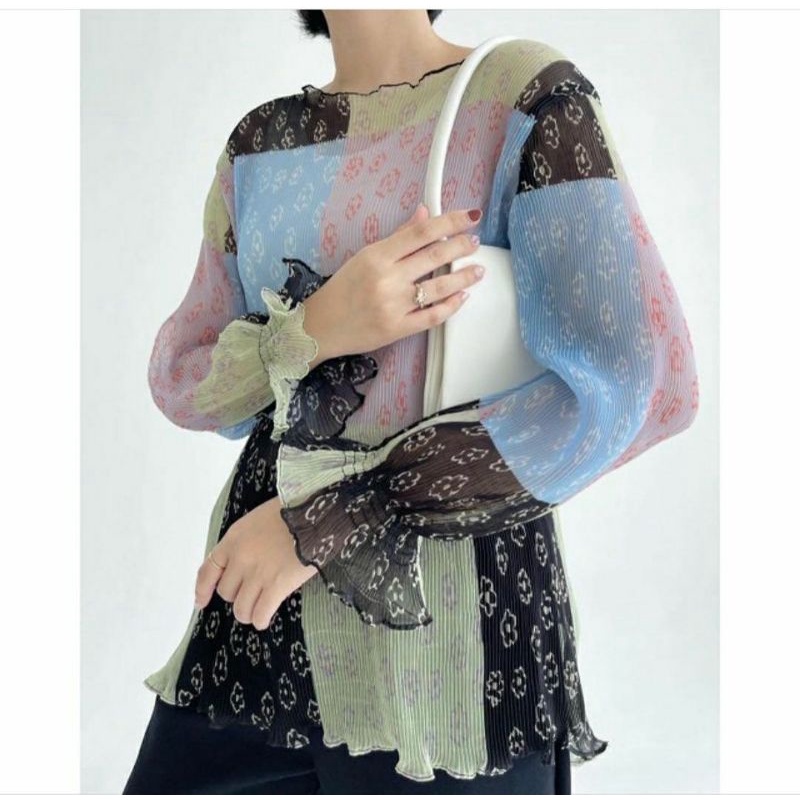 JONA PLEATS PATTERN TOP