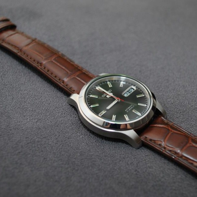 Seiko 5 SNK795K1 with extra leather strap | Shopee Malaysia