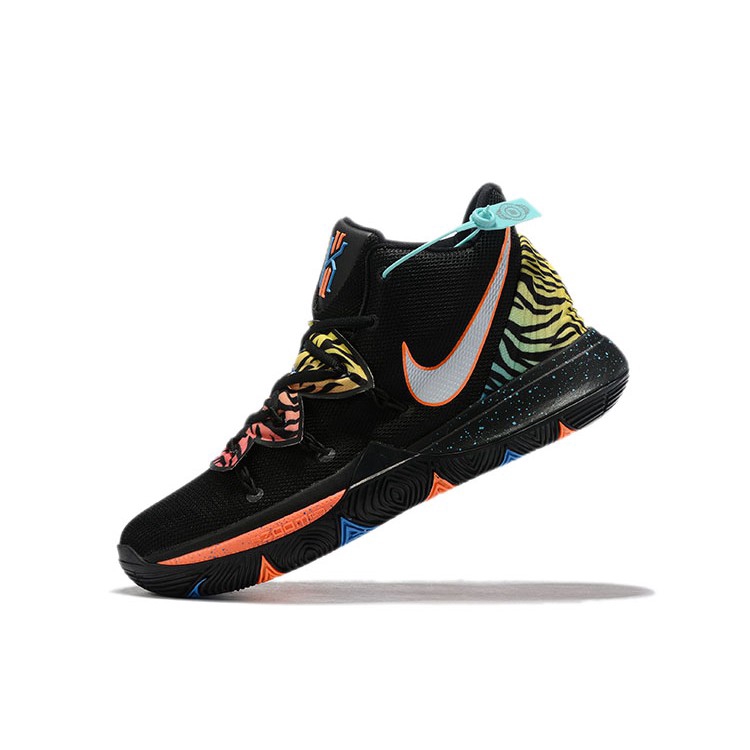 Kyrie 5 Little Kids 'Shoe Black shoes Pink basketball shoes