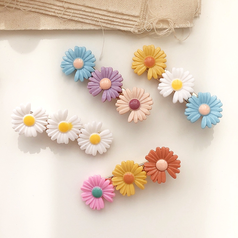 daisy hair grips