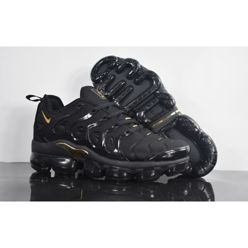 nike air vapormax women's black and gold