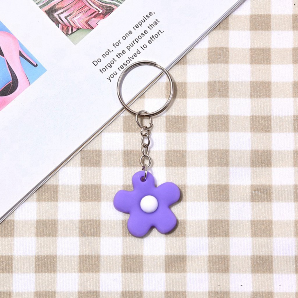 Fashionable colorful flower-shaped silicone keychain