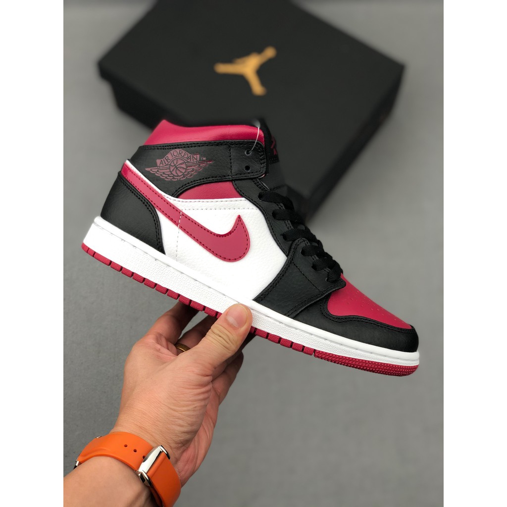 mid bred toe jordan 1