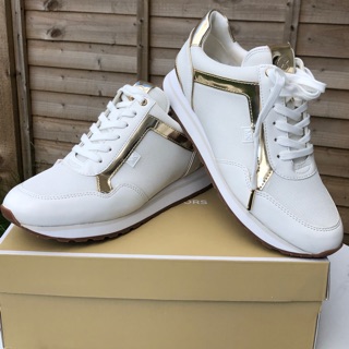 ashlyn embossed logo leather platform sneaker