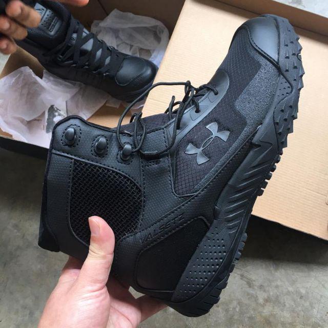 kasut taktikal under armour
