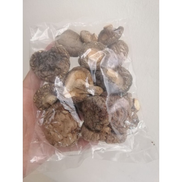 harga cendawan shitake kering Christopher Davidson