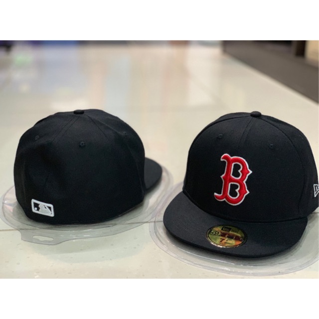 b baseball cap