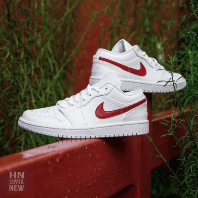 nike air jordan 1 low university red