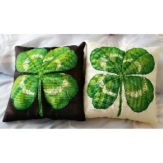 Bantal silang silang empat daun  yang  indah  ruang tamu 