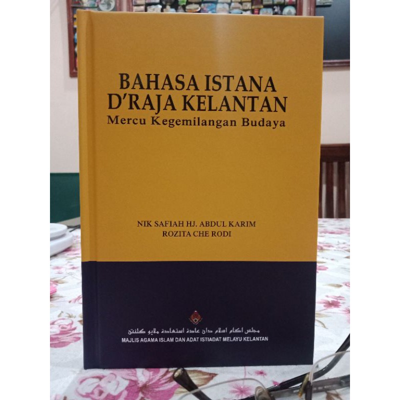 ZBH. Bahasa Istana D'Raja Kelantan: Mercu Kegemilangan Budaya. Nik Safiah Hj. Abdul Karim dan Rozita Che Rodi.