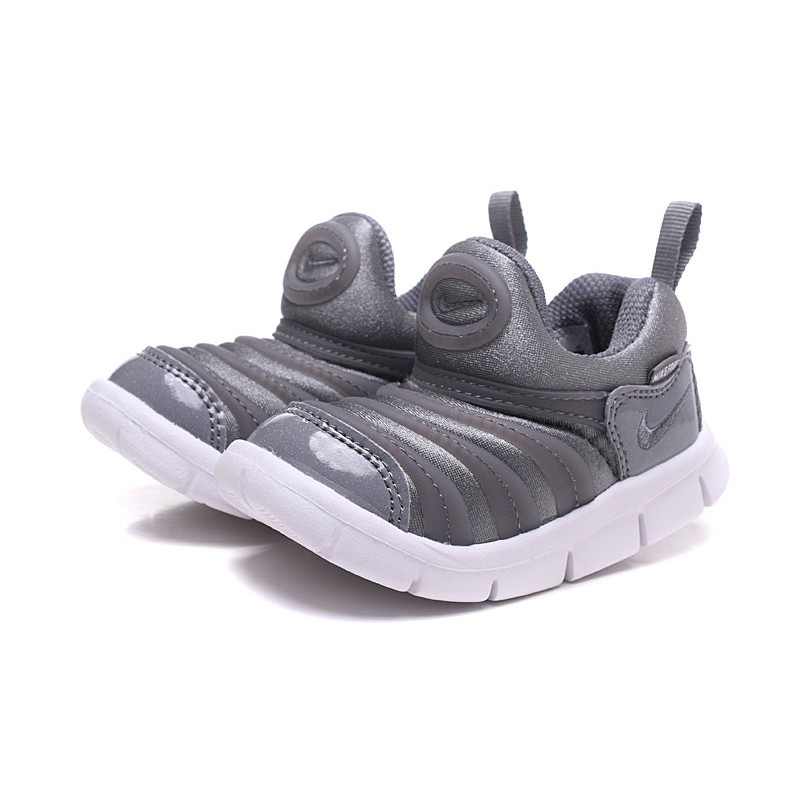 nike slip on sneakers boys