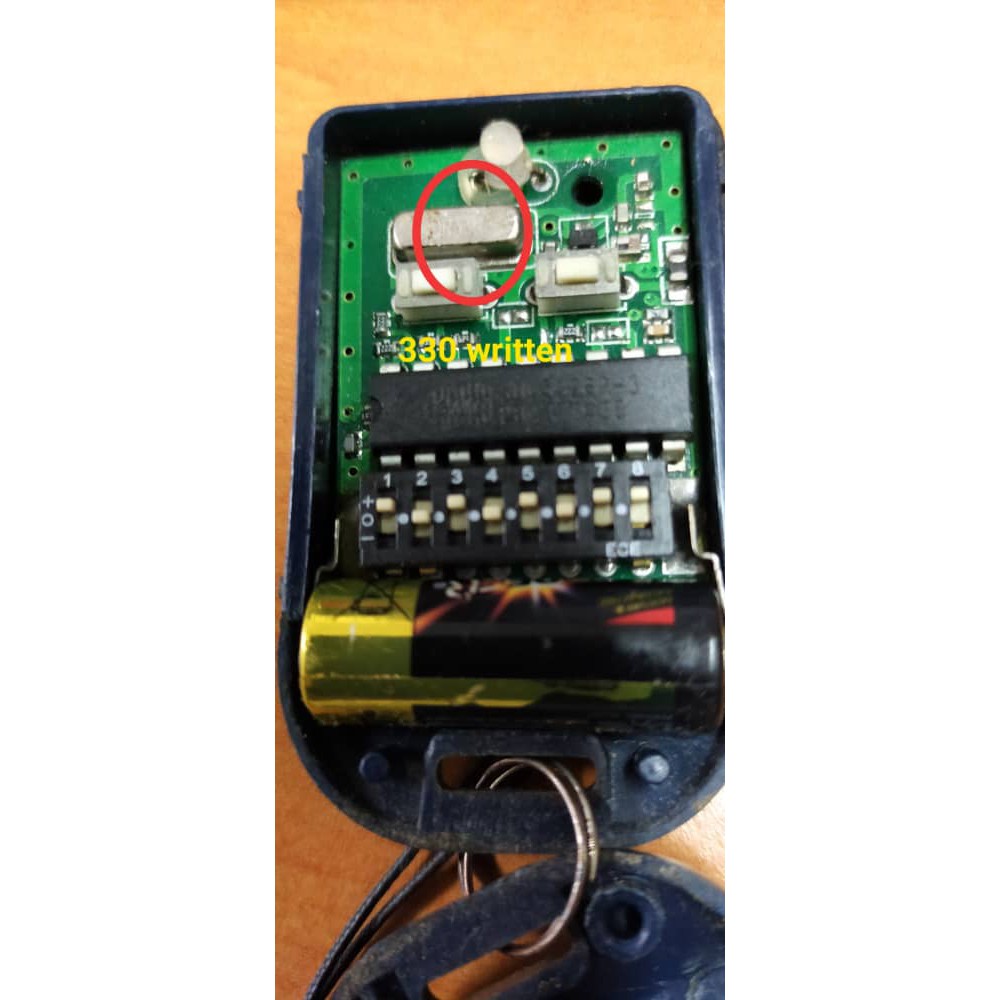 Auto Gate Remote Control, 330Mhz signal SMC5326 Clone Duplicator type, with  antenna - free 23A battery. DIY