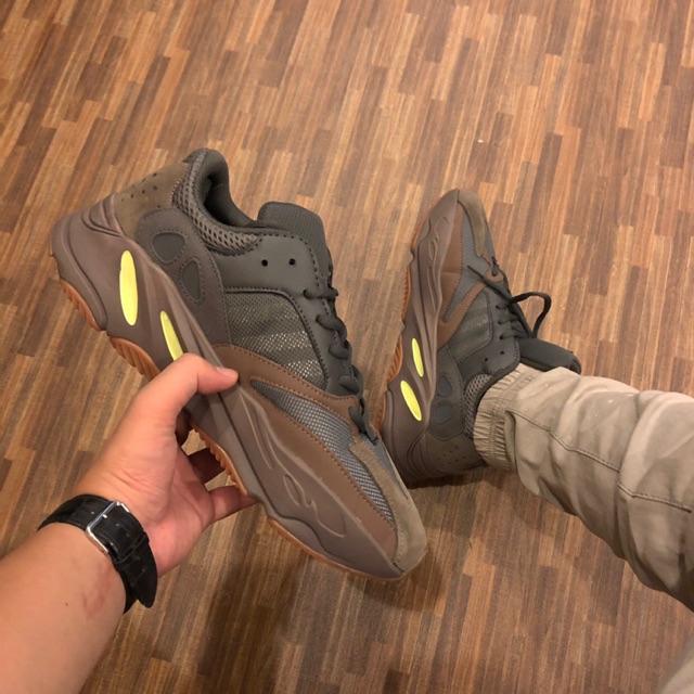 yeezy boost 700 v2 mauve