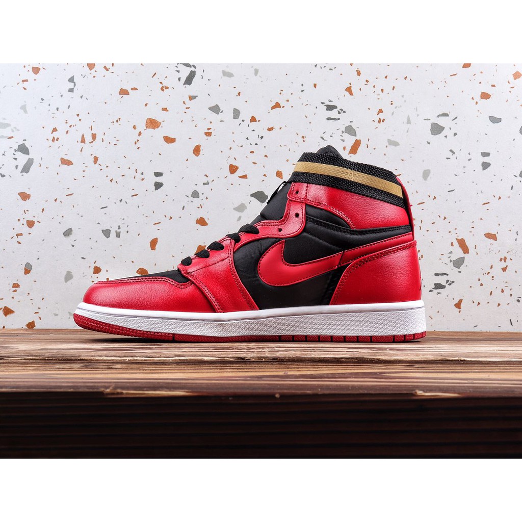 nike air versatile red