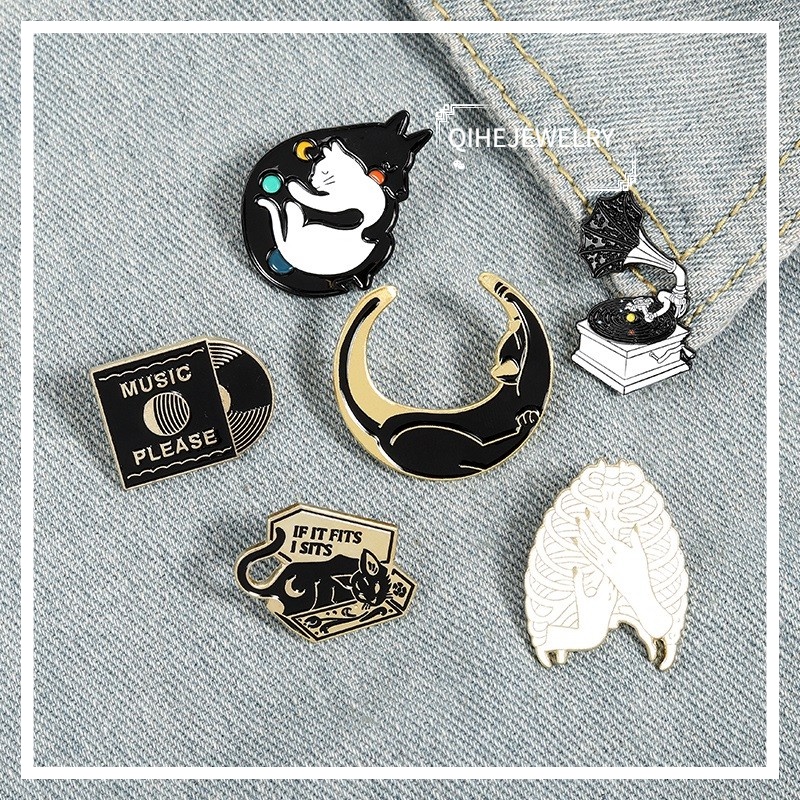 Starry Night Collection Enamel Pins Phonograph Cat Moon Box Badges Custom Brooches Bag Clothes Lapel Pin Punk Black Jewelry