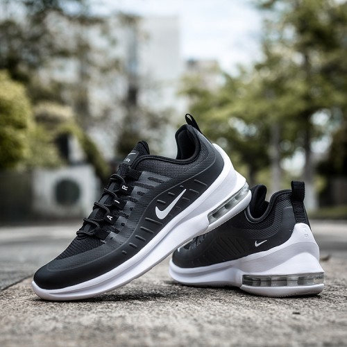 nike axis black and white