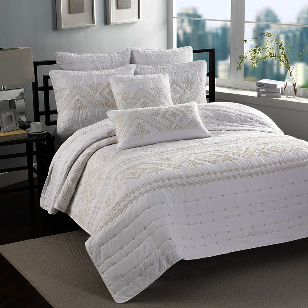 3 Pcs Quilt Set White Cotton Embroidery Florentine Bedspread Set