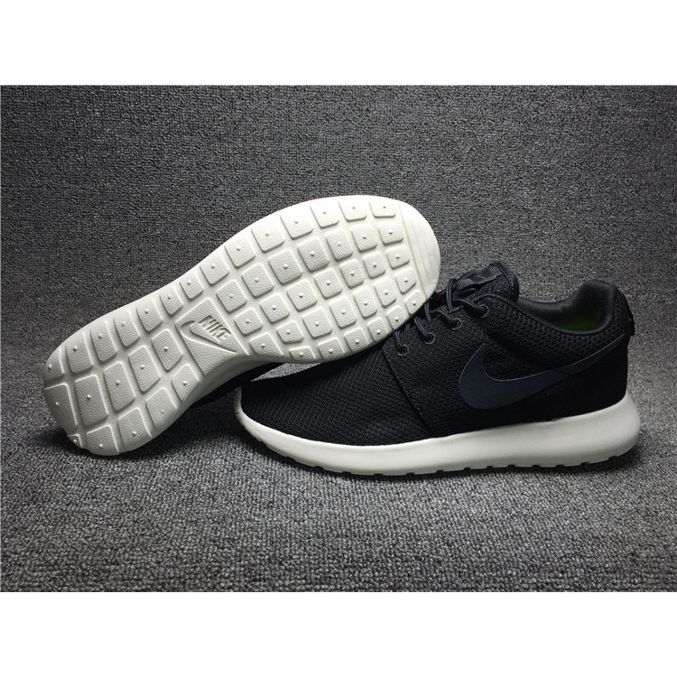 nike roshe mens black and white