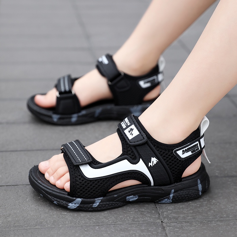 Children's summer sandals can enter the water slippers flat non-slip
