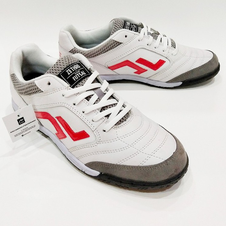 leather futsal shoes