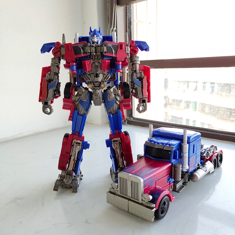 automatic transforming optimus prime