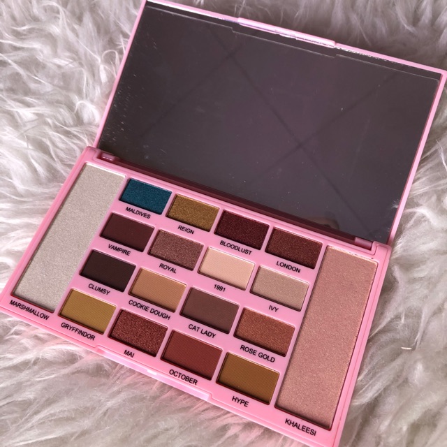 revolution x kisu eyeshadow & highlighter palette