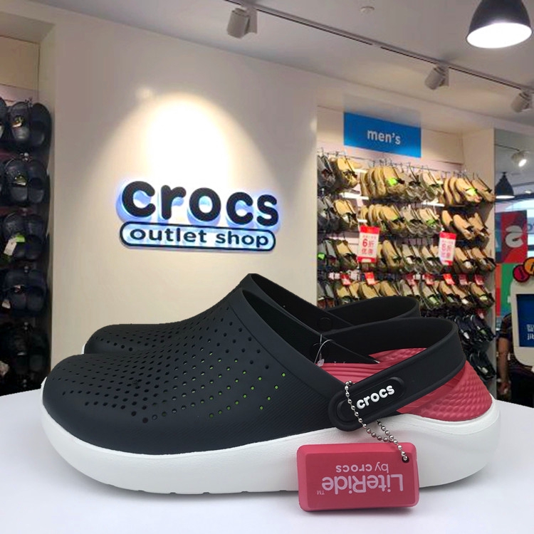 crocs travel shoes