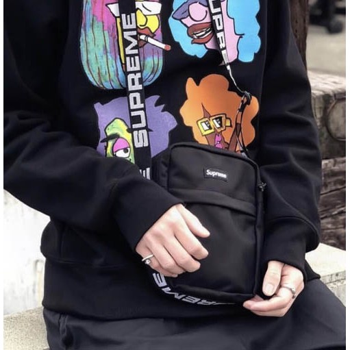 supreme shoulder bag ss18 on body