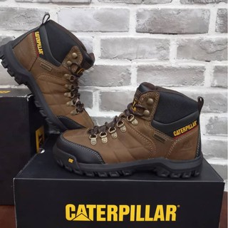 caterpillar threshold boots