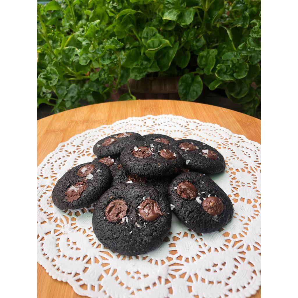 Dark Charcoal Chocolate Chip Cookies