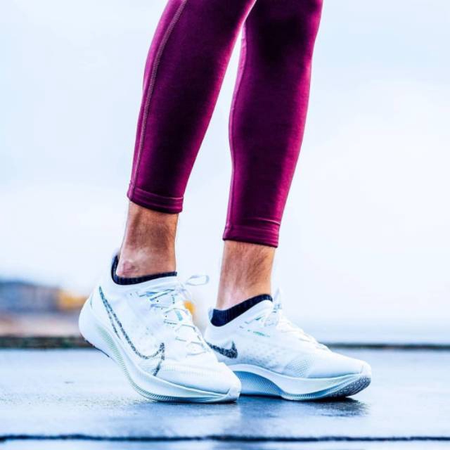 zoom fly 3 white blue hero