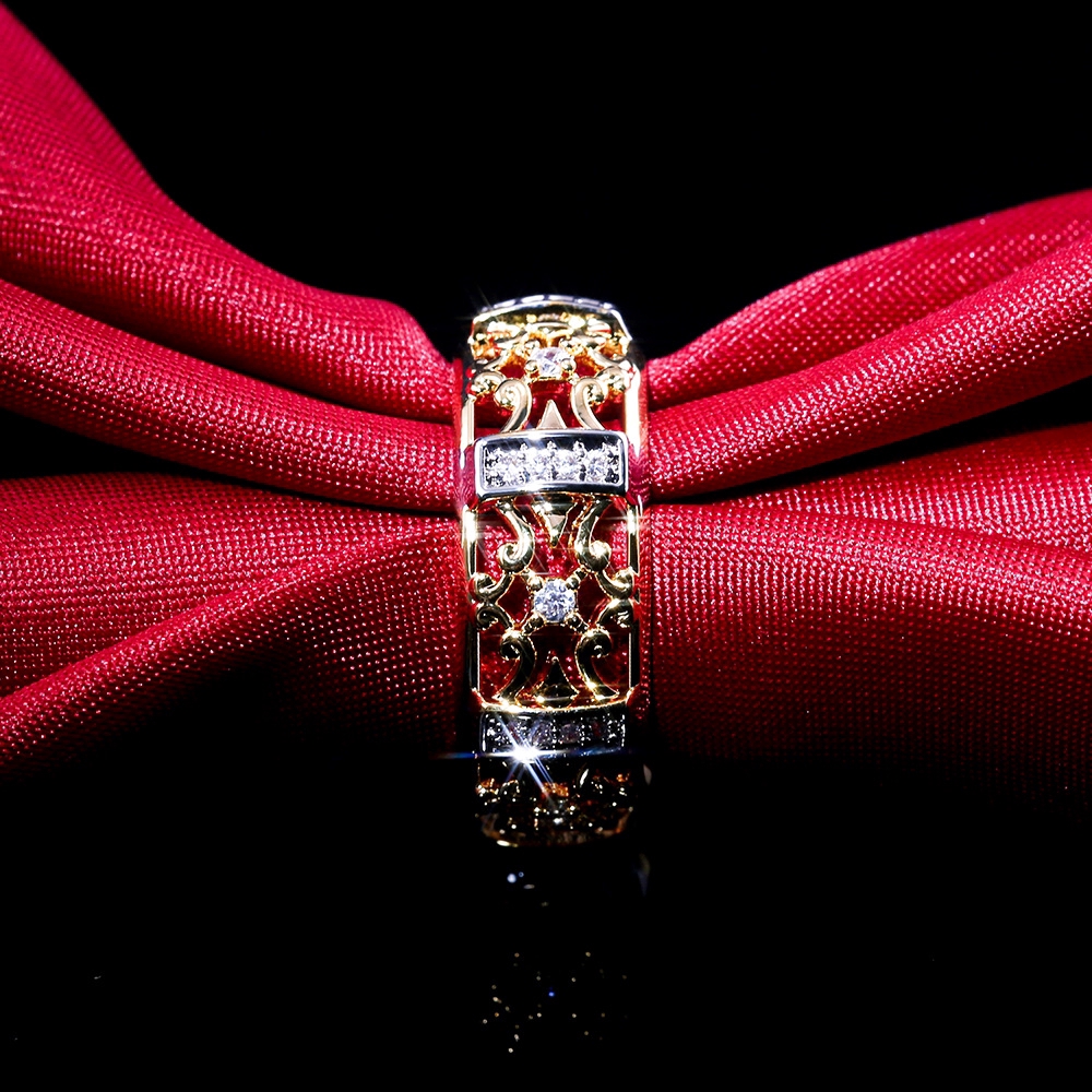 Anello vintage a fiore con zircone in oro antico intagliato_voghion.com