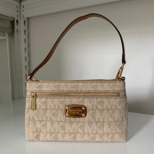 michael kors large wristlet