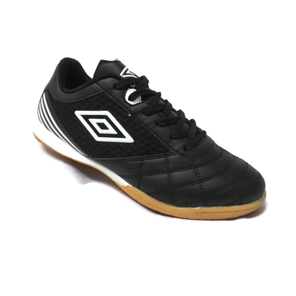 kasut futsal umbro