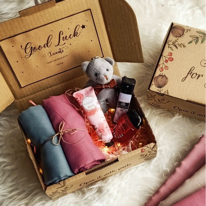 Gift Box Set Tudung Bawal / Pocket Perfume
