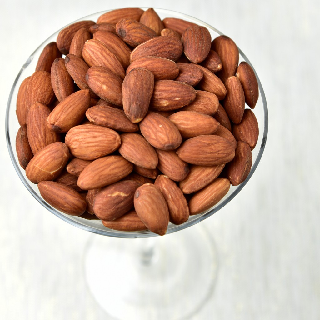 VACUUM SEALED REPACKED USA RAW BLUE DIAMOND ALMOND WHOLE / Kacang Badam
