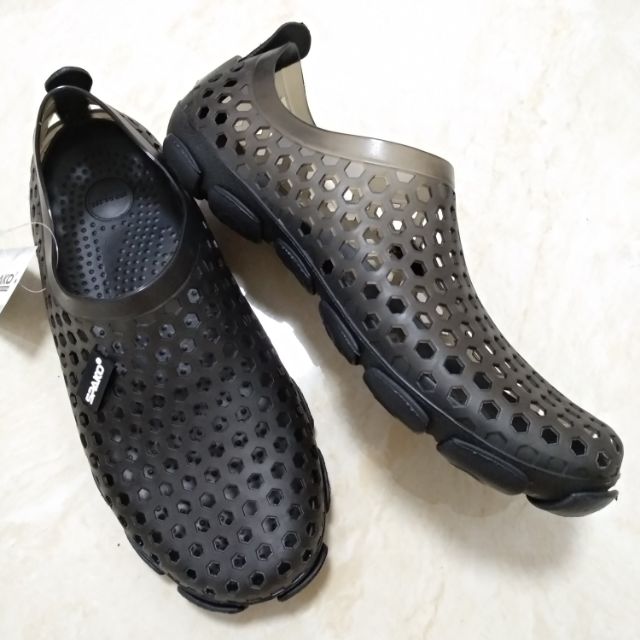 rubber clogs without holes