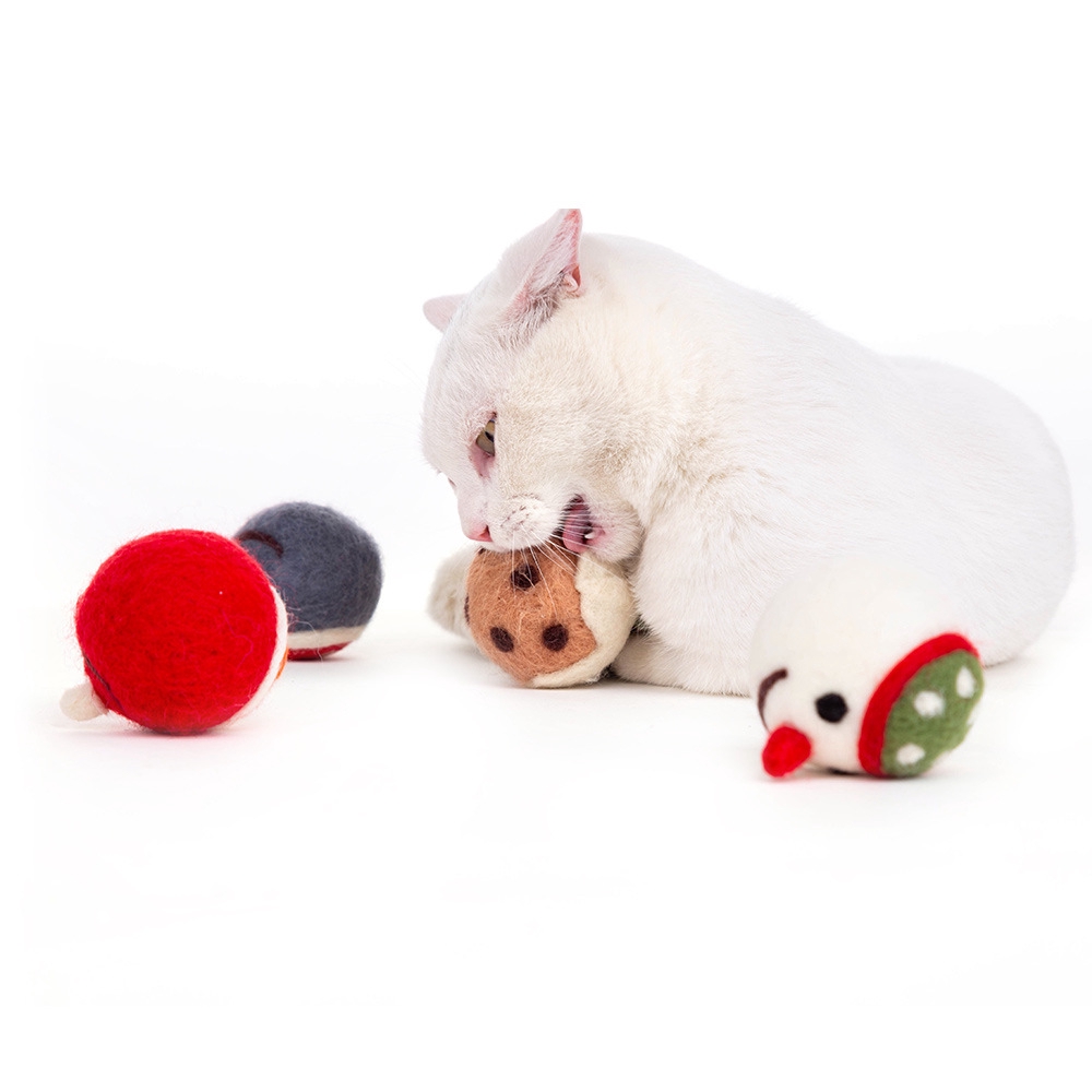 wool ball cat toy