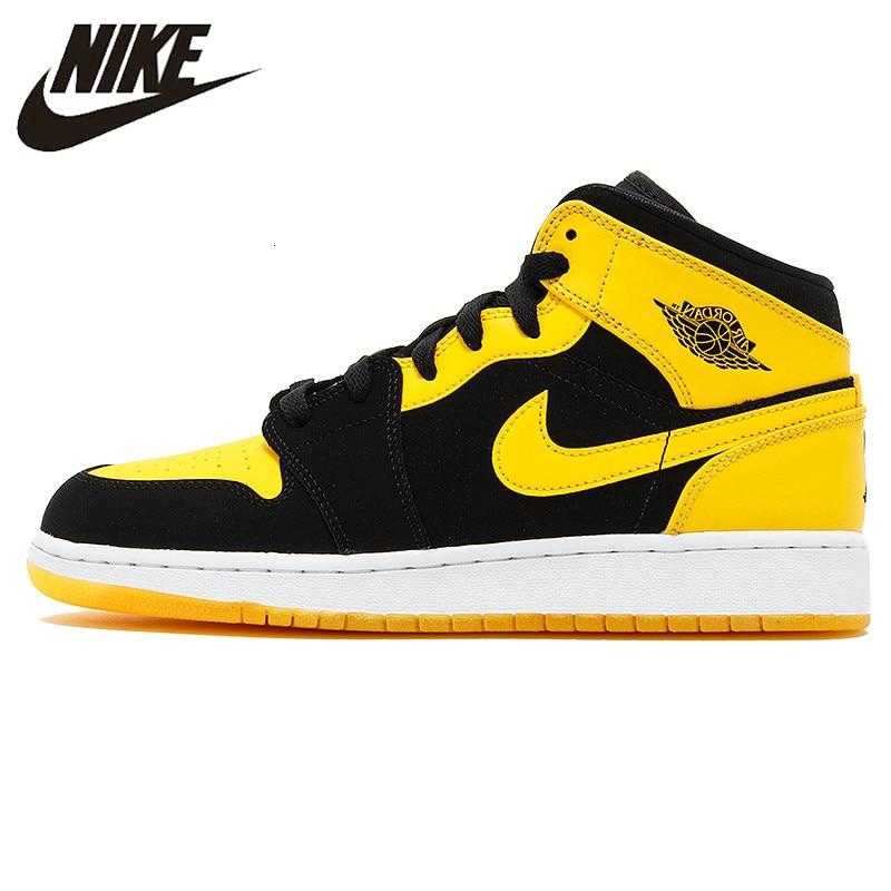 black and yellow nike basketball shoes