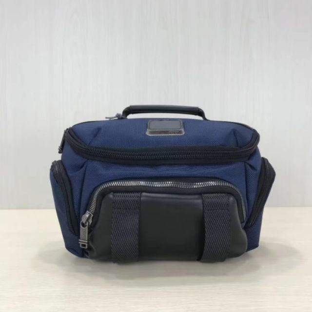 tumi fanny pack