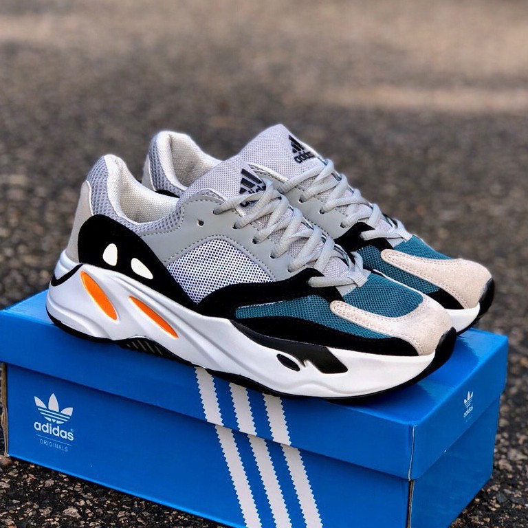 adidas y700