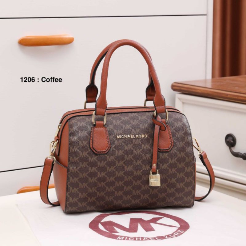 Top 65+ imagen michael kors shipping Abzlocal.mx