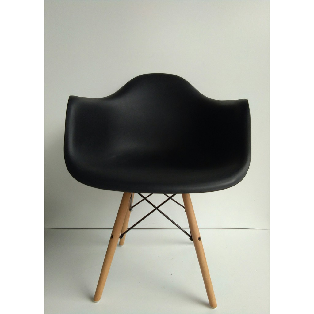 Dining Chair sets of 4 units/Designer chair with armrest.(Black/White