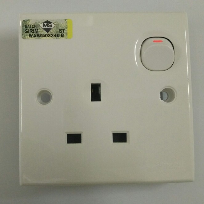 Schneider Clipsal SClassic E15R 13A 1 Gang Switch Socket Outlet