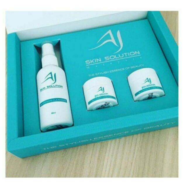 AJ SKIN SOLUTION SKINCARE SET