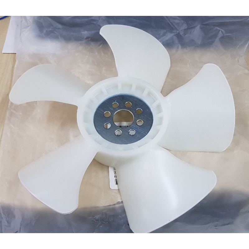 kubota D722 genuine radiator cooling fan original kubota made in japan