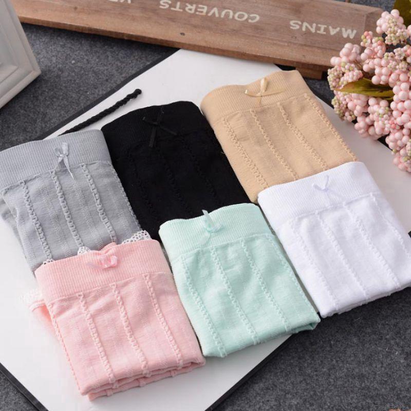 Celana Pendek Model Tuxedo Bahan Lace untuk Wanita Celana Pendek Model Tuxedo Bahan Lace untuk Wanita