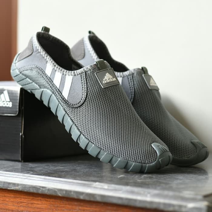 walking boots without laces