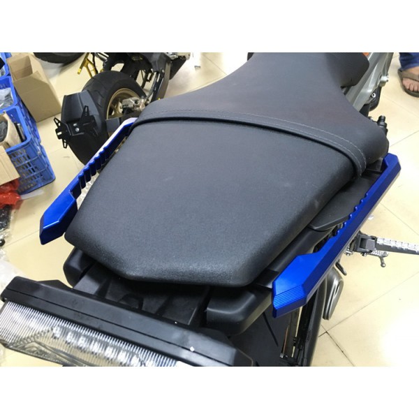 ETbotu Motorcycle CNC Rear Passenger Seat Hand Grab Bar Rail for Motorbike Yamaha MT-09 FZ09 13-16 Black
