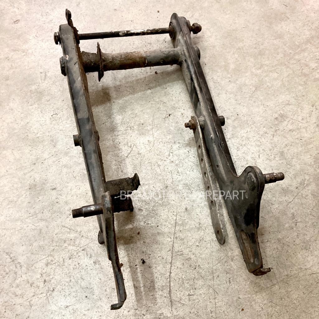 SUZUKI RC80 REAR FORK SWING ARM ORIGINAL ( SECOND HAND ) // RC 80 SWING